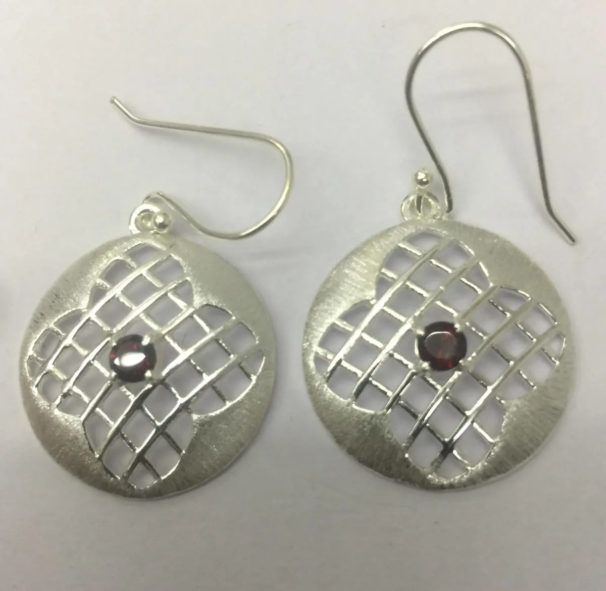 925 Sterling Silver Filligiri Work Round Garnet Stone Earring