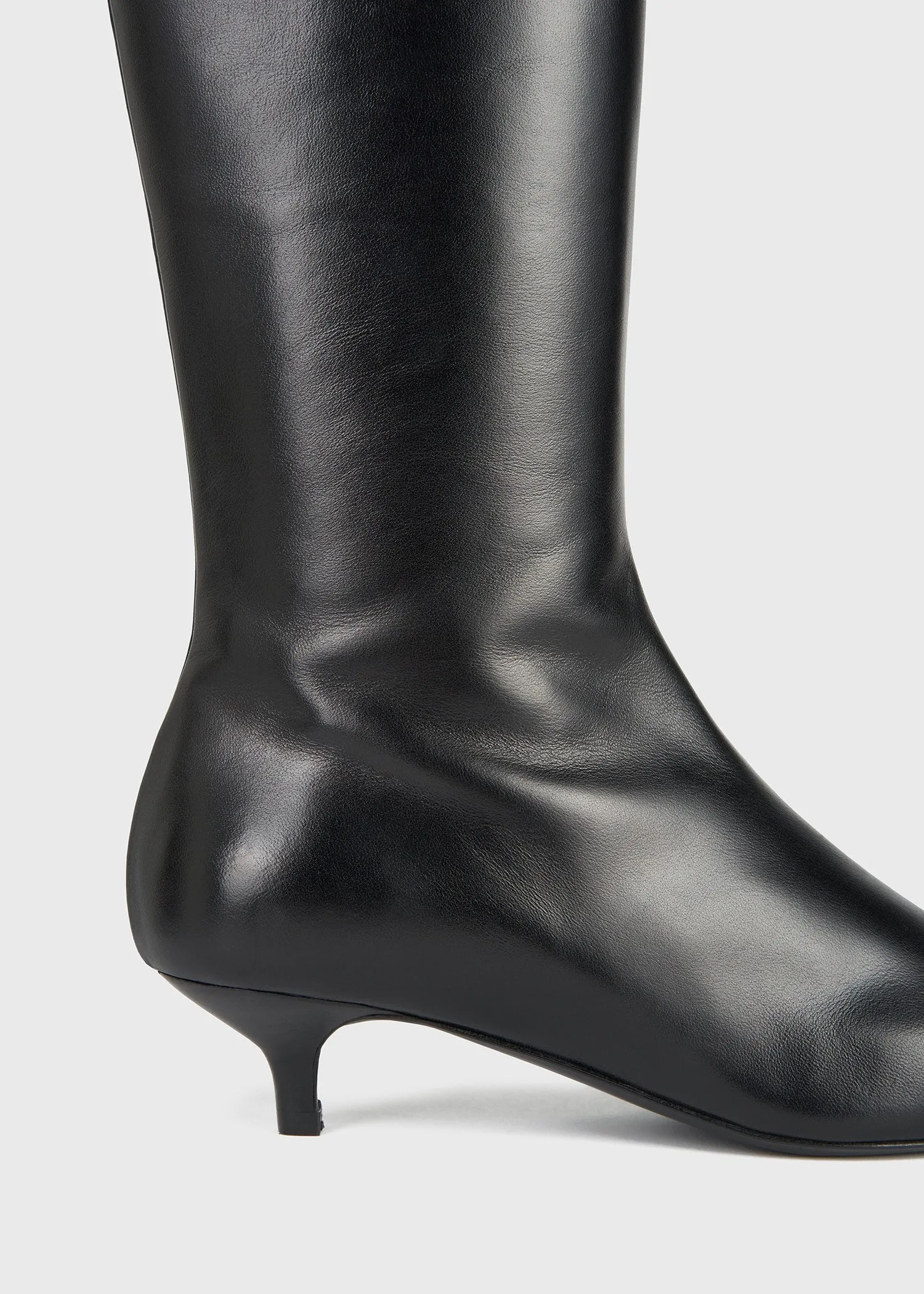 The Slim Knee-High Boot black leather/suede