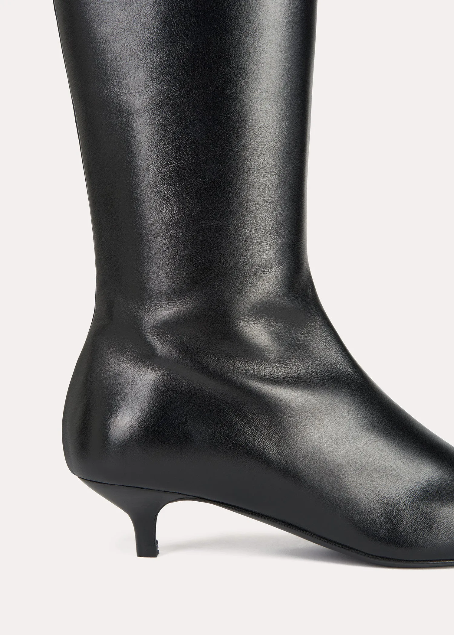 The Slim Knee-High Boot black leather/suede