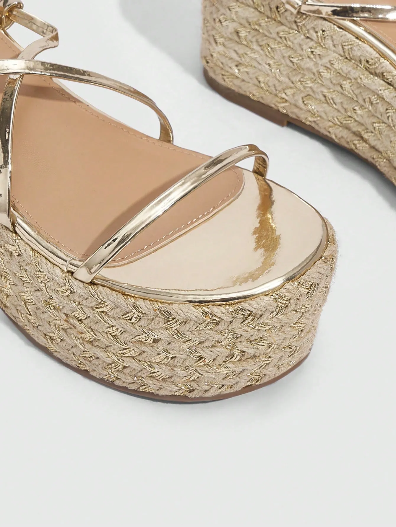 Woman Shoes Thick Bottom Fashionable Holiday Round Toe Woven Strap Sandals For Spring And Summer